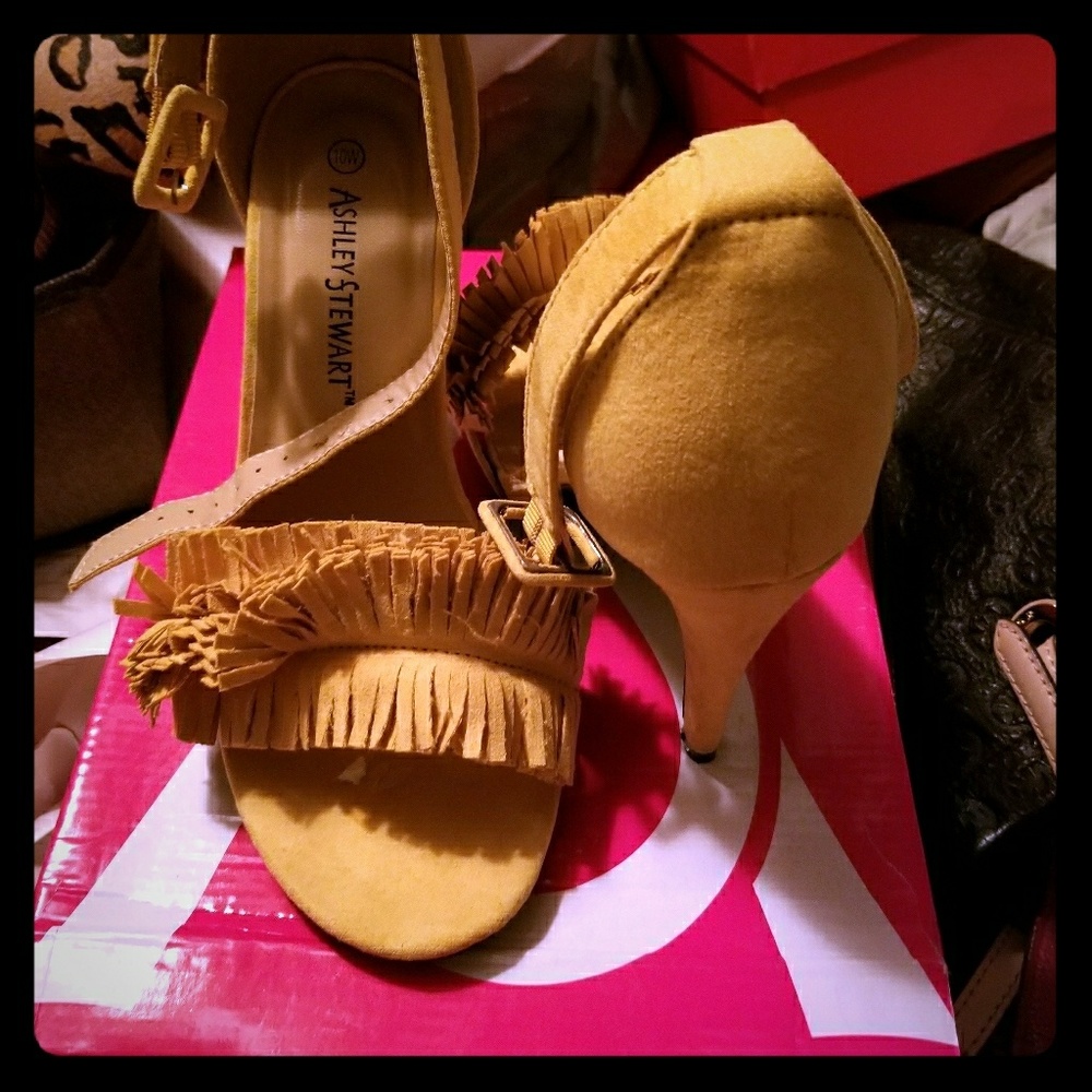 Yellow Ashley Stewart heels